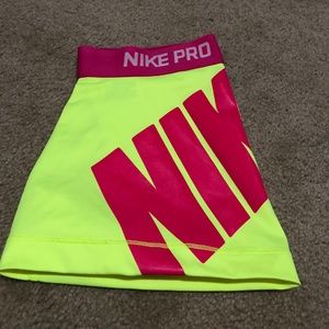 Womens NIKE PRO shorts, SIZE S